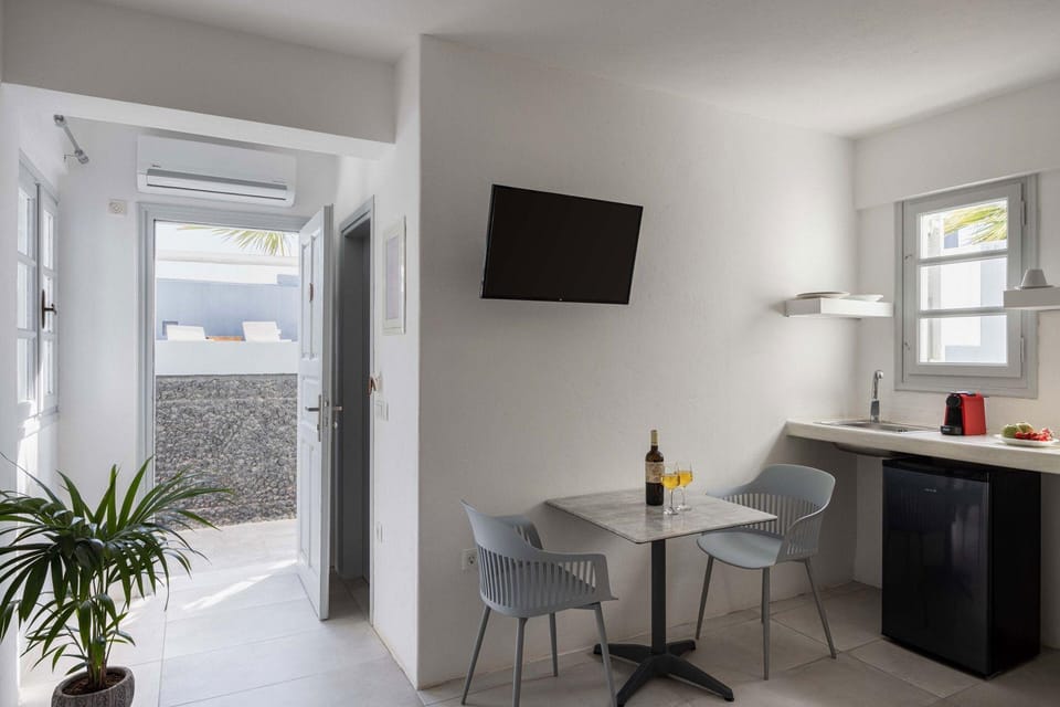White Lily - Adults Only 16 plus Hotel in Perissa
