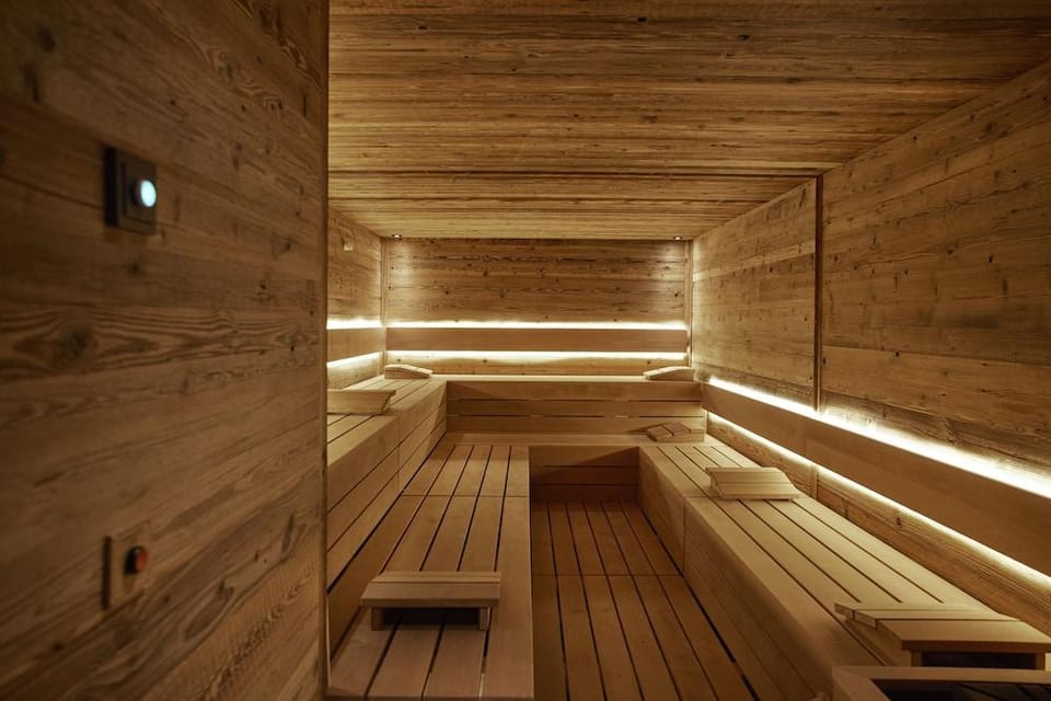 Berghuus Radons Gastro AG Hotel in Canton of Grisons