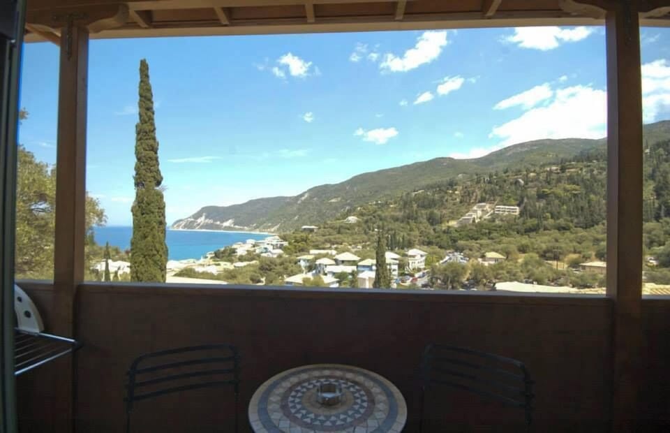 Lefkas Petra Hotel in Agios Nikitas
