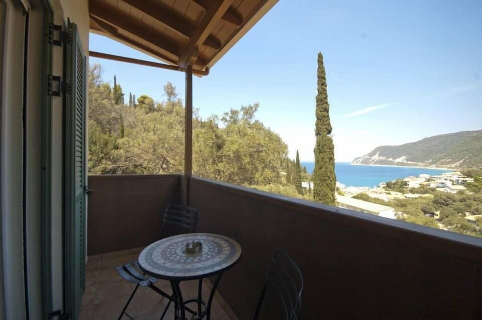 Lefkas Petra Hotel in Agios Nikitas