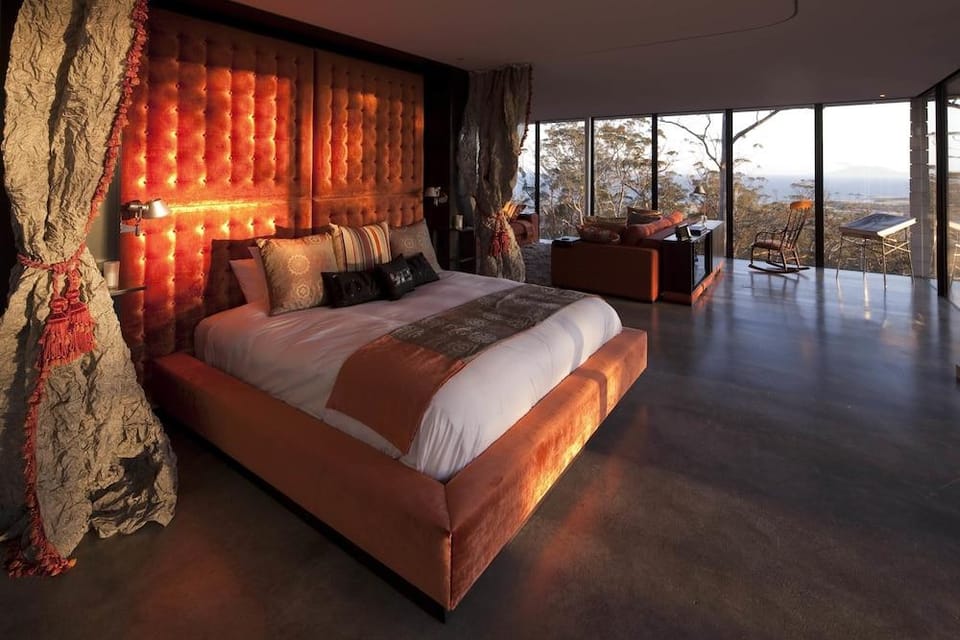 Rocky Hills Retreat Hotel in Tasmania