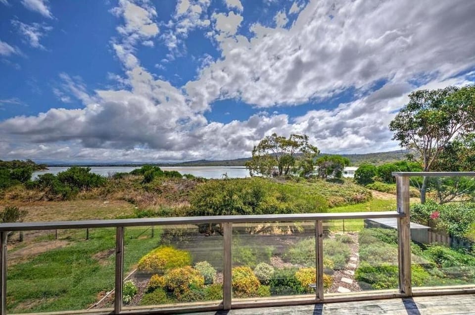 Swan Cove Hotel in Tasmania