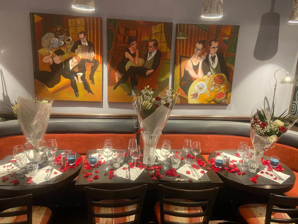 L'Olympique 1924 Hotel in Courbevoie