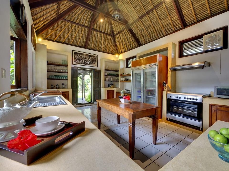 Sungai Tinggi Beach Villa Hotel in Bali