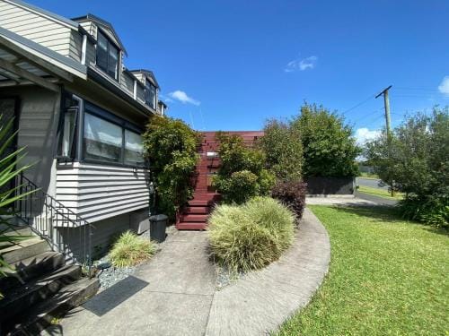 Dinsdale oasis and private spa pool Hotel in Hamilton