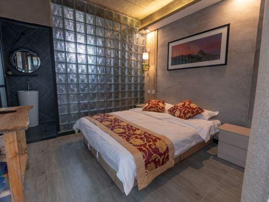 Beijing Linglong Xiaoyuan Hotel in Beijing