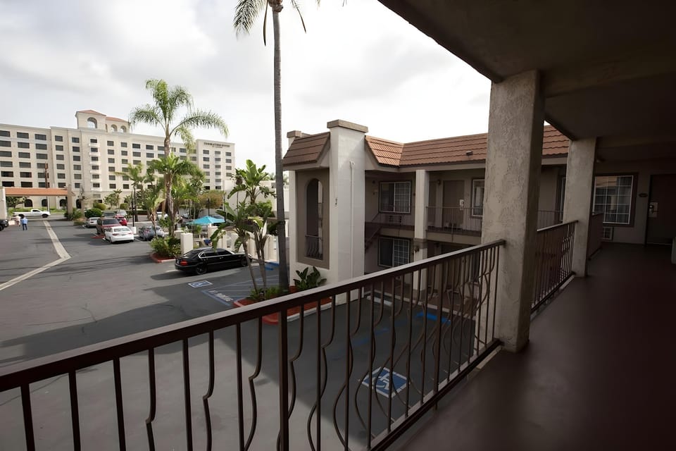 Queens Inn Anaheim Hotel in Garden Grove
