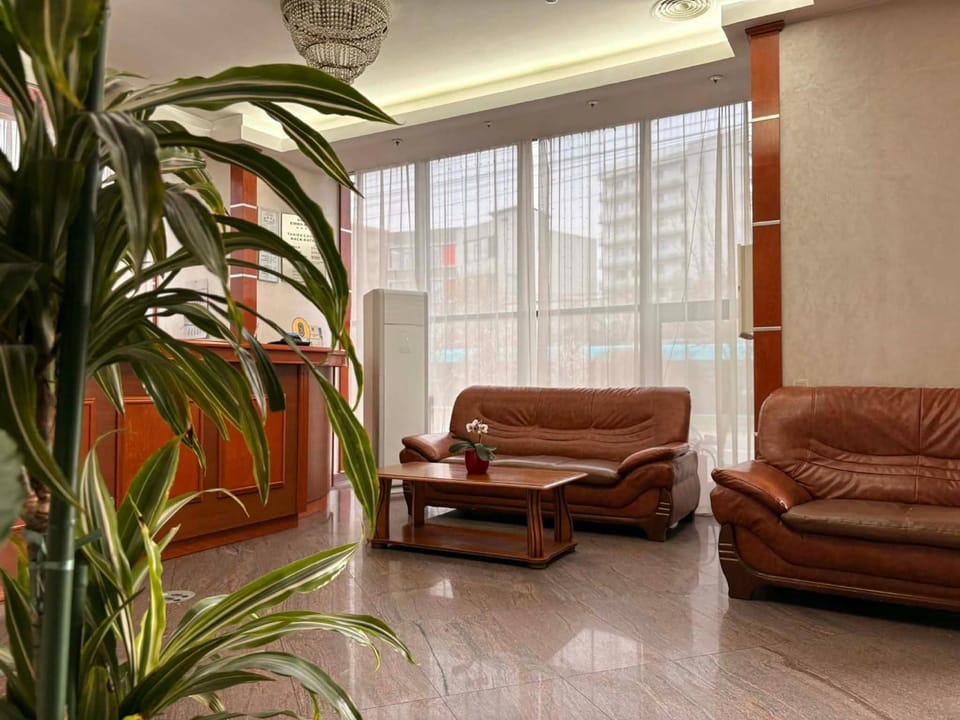 Shared lounge/TV area
