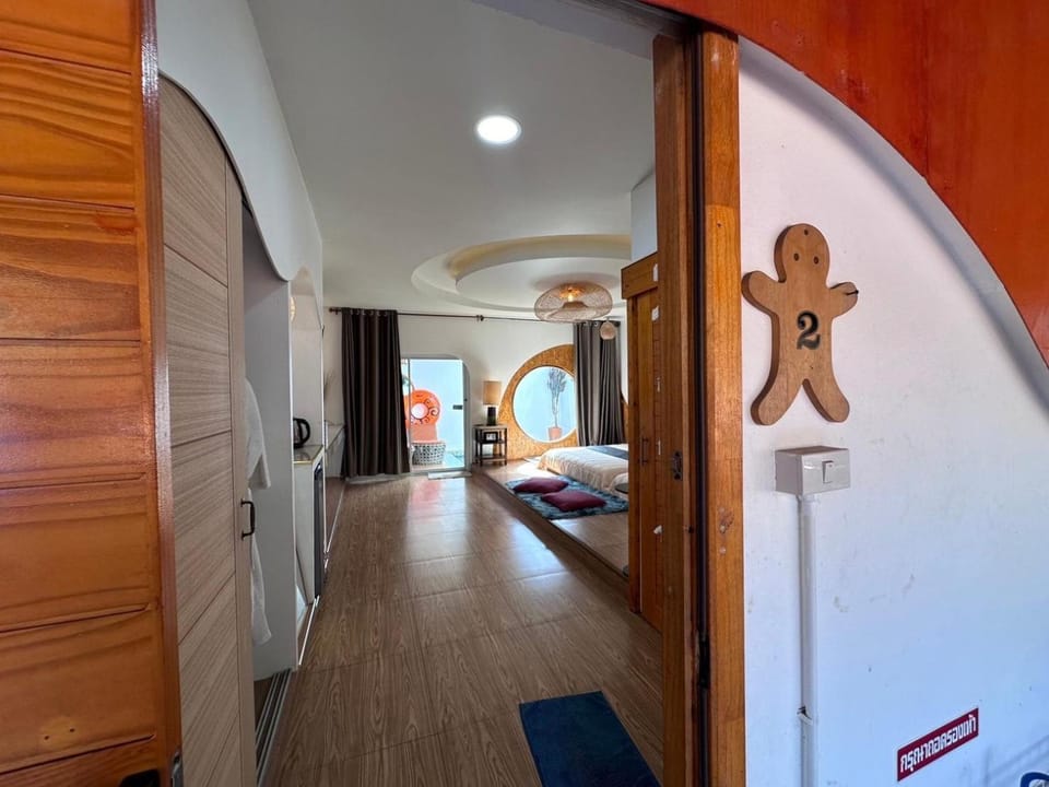 Lala Villa Koh Larn Resort in Chon Buri Changwat
