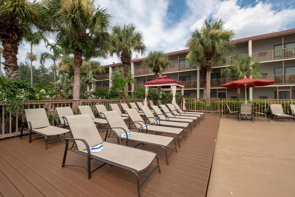 Red Roof PLUS+ & Suites Naples Downtown-5th Ave S Hotel in East Naples