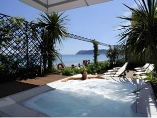 Hot tub