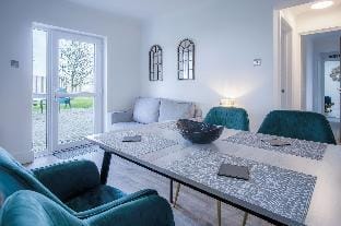 Gower Hideaway - 3 Bed Apartment - Ocean Breeze Hotel in Wales