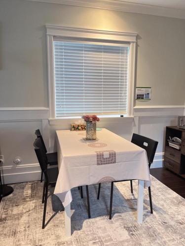 Near Skytrain and QUIET Private Bedroom Ensuite BathRM, Free Wifi & Coffee, Cozy Hotel in Burnaby