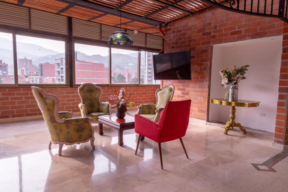 Shared lounge/TV area