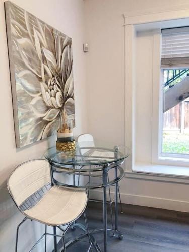 Si & Daniel Home Near YVR Airport & Skytrain Separate Entry Free Parking Hotel in Richmond