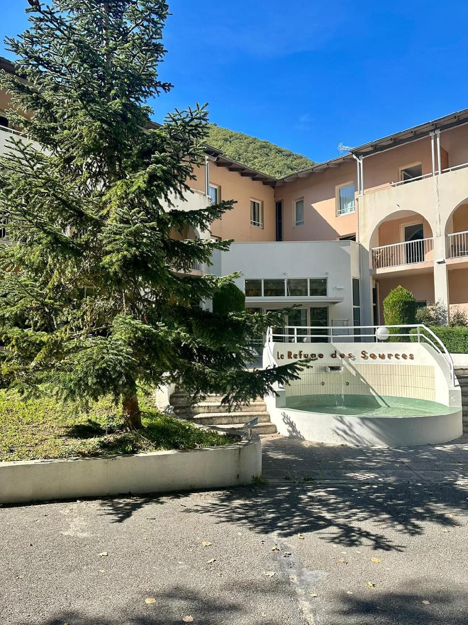 HOTEL LE REFUGE DES SOURCES Hotel in Provence-Alpes-Côte d'Azur