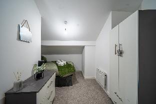 2-Bedroom Cozy Hideaway Close to Hollingworth Lake in Milnrow Hotel in Oldham District