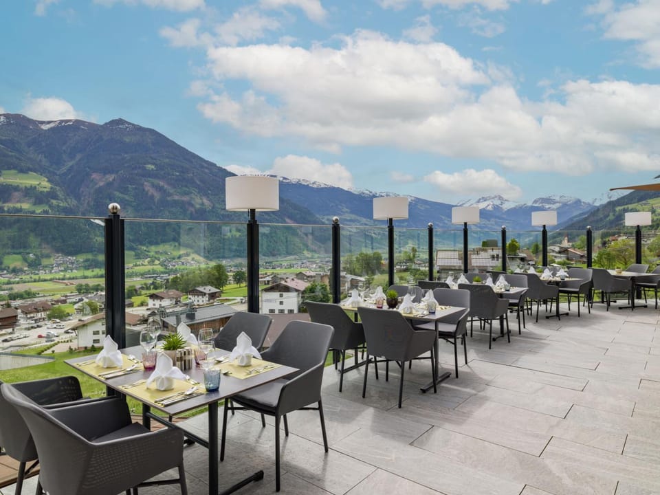 Hotel Waldfriede - Der Logenplatz im Zillertal Hotel in Tyrol