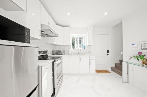 Entire NEW Cozy and Modern 2-storey HOUSE Hotel in Vancouver