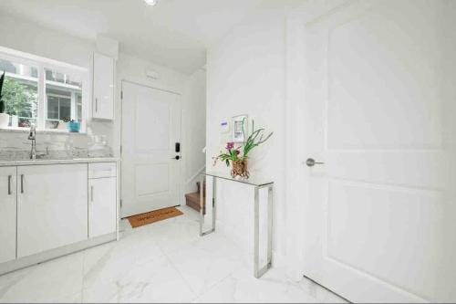 Entire NEW Cozy and Modern 2-storey HOUSE Hotel in Vancouver