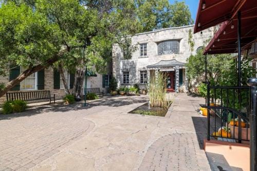 Romantic 1BR Suite on Main Street - Prime location Inn in Fredericksburg