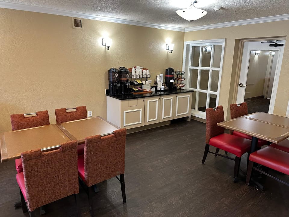 HomeTowne Studios Southfield Hotel in Southfield