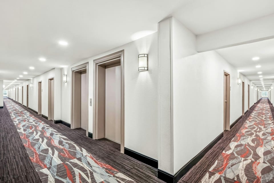 HomeTowne Studios Southfield Hotel in Southfield