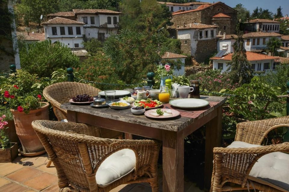 Terrace Houses Sirince - Fig, Olive Clockmakers and Grapevine Hotel in Aydın Province