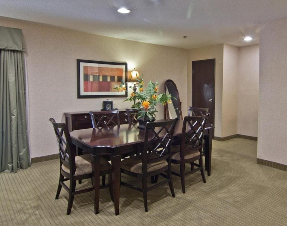 Christopher Inn and Suites Hotel in Chillicothe