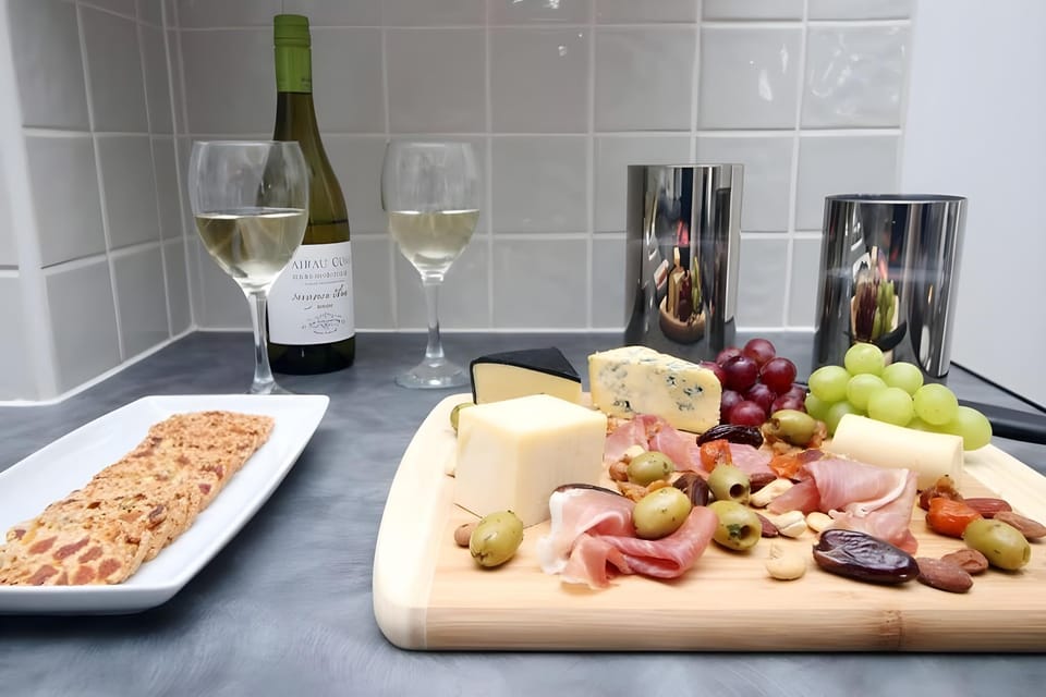 Dray Court - Luxury 2 Bedroom Apartment  Hotel in Cardiff
