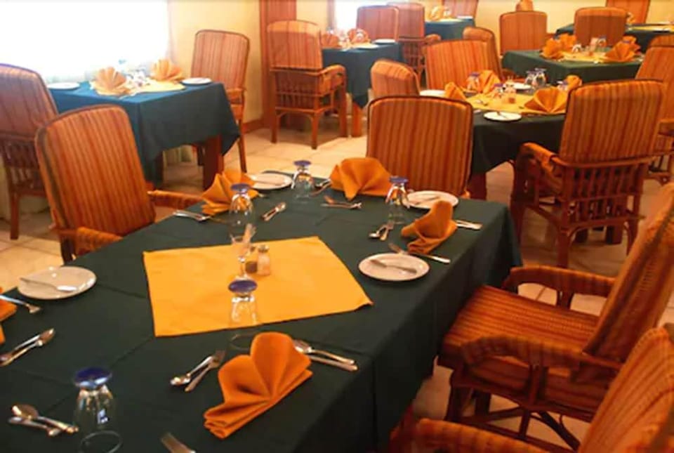 Rovanel's Resort and Conference Centre Hotel in Crown Point