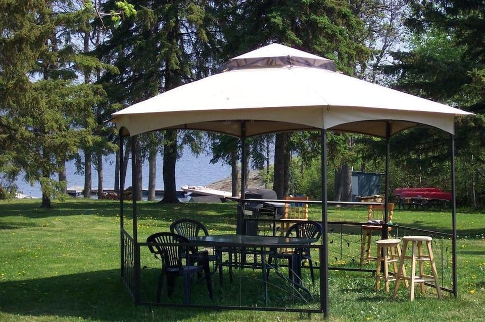 Edgewater Motel and Campground Hotel in Ontario