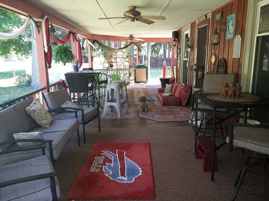 Oasis Bed and Breakfast Hotel in Springville