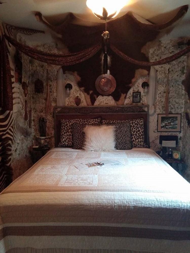 Oasis Bed and Breakfast Hotel in Springville