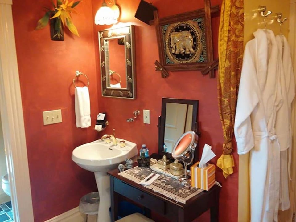 Oasis Bed and Breakfast Hotel in Springville