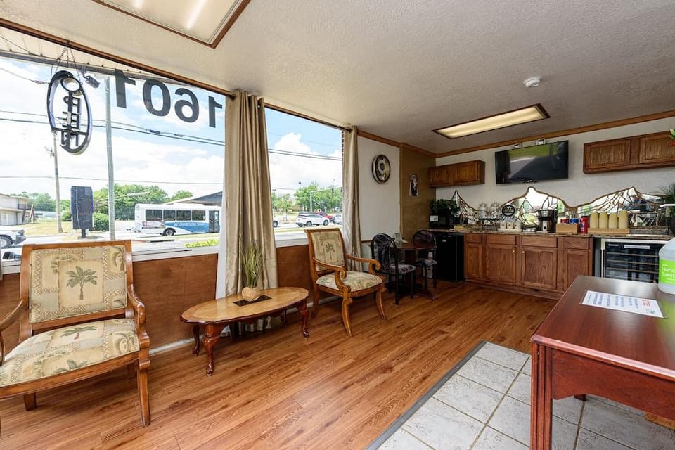 Guest Inn Rogers Motel in Rogers