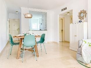 PRIVATE TERRACE BBQ FREE PARKING WIFI POOL AIRCON Hotel in Marbella