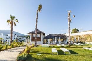 Luxury resort Estepona Hills Gym Pools Restaurant Hotel in Costa del Sol