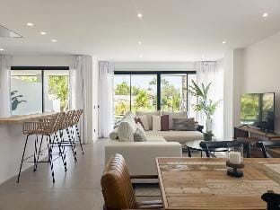 Luxury resort Estepona Hills Gym Pools Restaurant Hotel in Costa del Sol