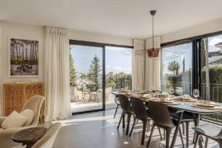 Villa Kumaro 4 bedroom spa outdoor pool parking Hotel in Marbella