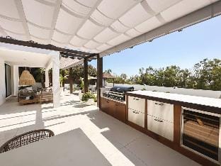 luxury Villa Jacuzzi Pool Marbella Outdoor Kitchen Hotel in Marbella
