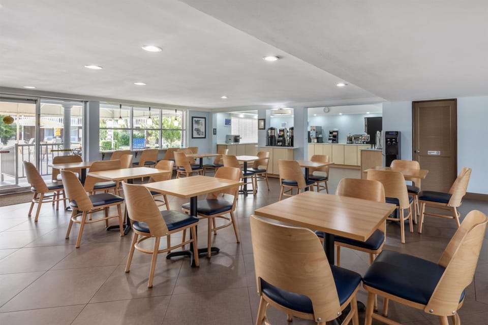 Best Western Palm Beach Lakes Hotel in West Palm Beach