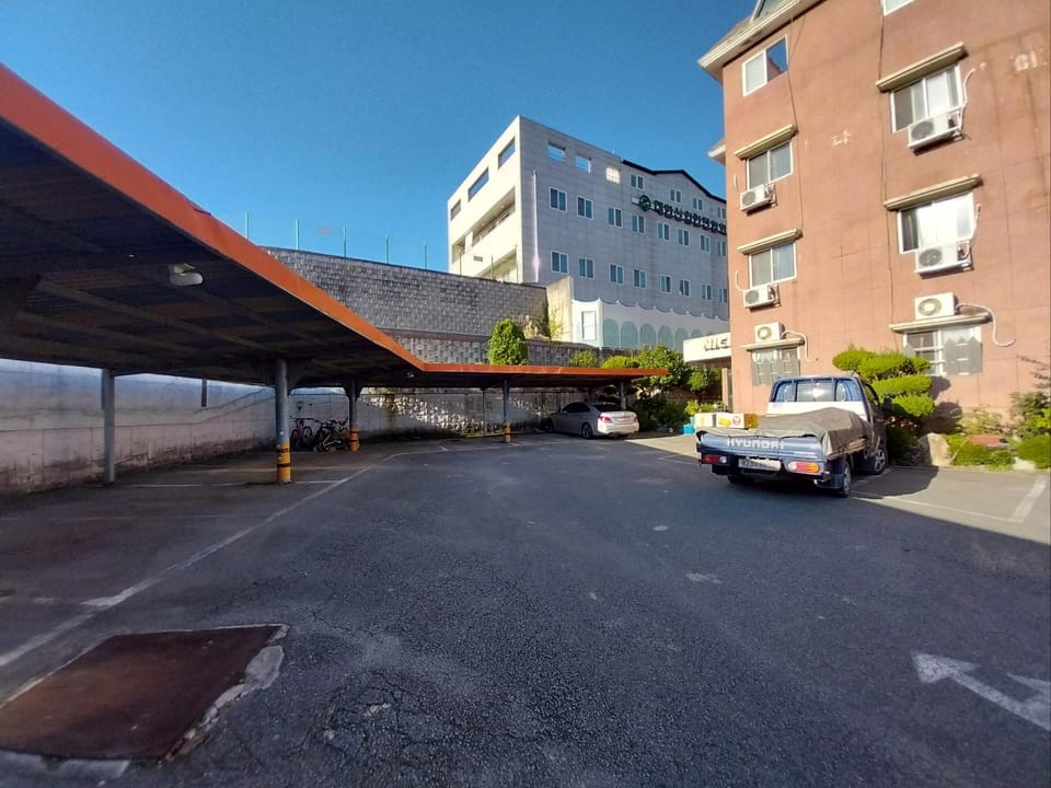 Gyeongju Nice Mountain Lodge Motel in South Korea