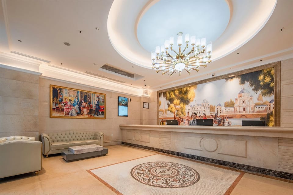 Vienna Hotel Shenzhen Dongmen Guomao subway station branch Hotel in Shenzhen