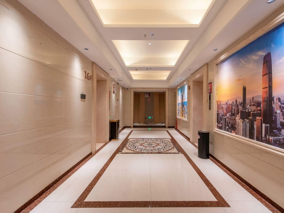 Vienna Hotel Shenzhen Dongmen Guomao subway station branch Hotel in Shenzhen