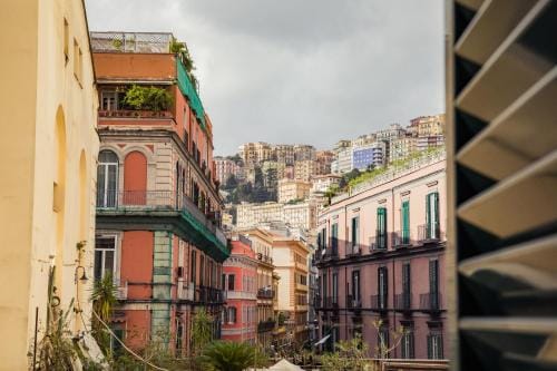 May Flower Luxury Hotel in Naples