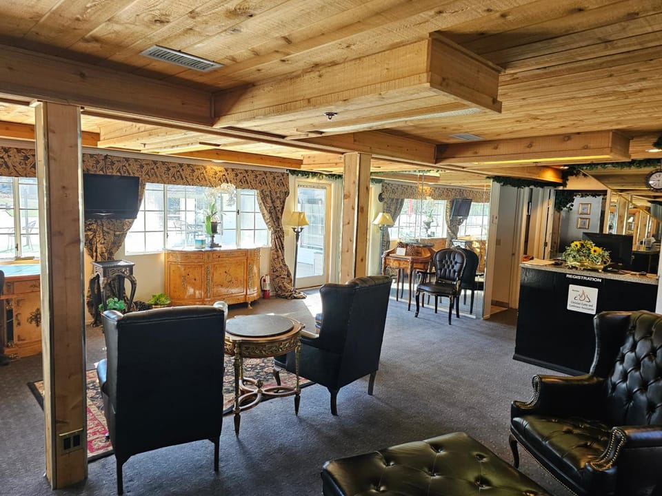 Shared lounge/TV area