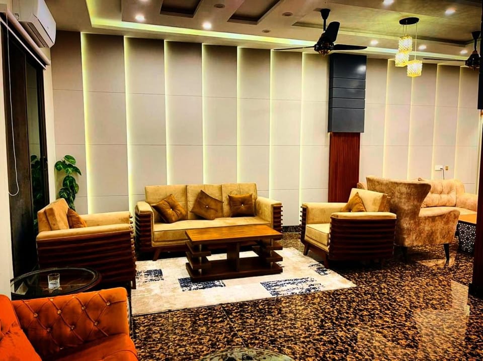 Shared lounge/TV area