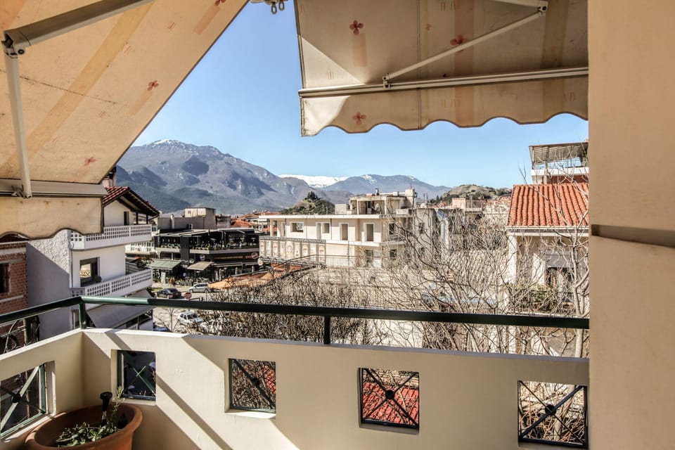 Grand Meteora Central Luxury Apartment Hotel in Kalabaka