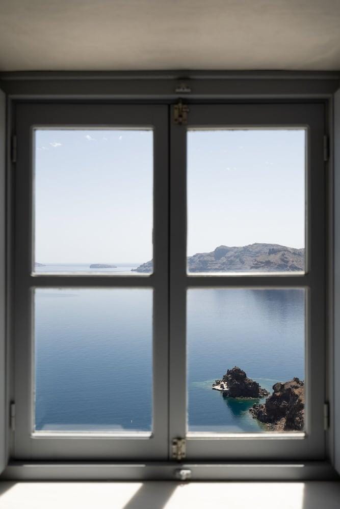 Bubble Suite Hotel in Oia